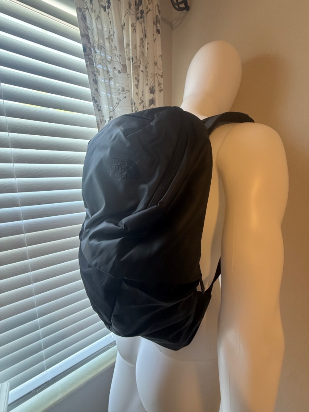 Back pack - Picture 2 of 4